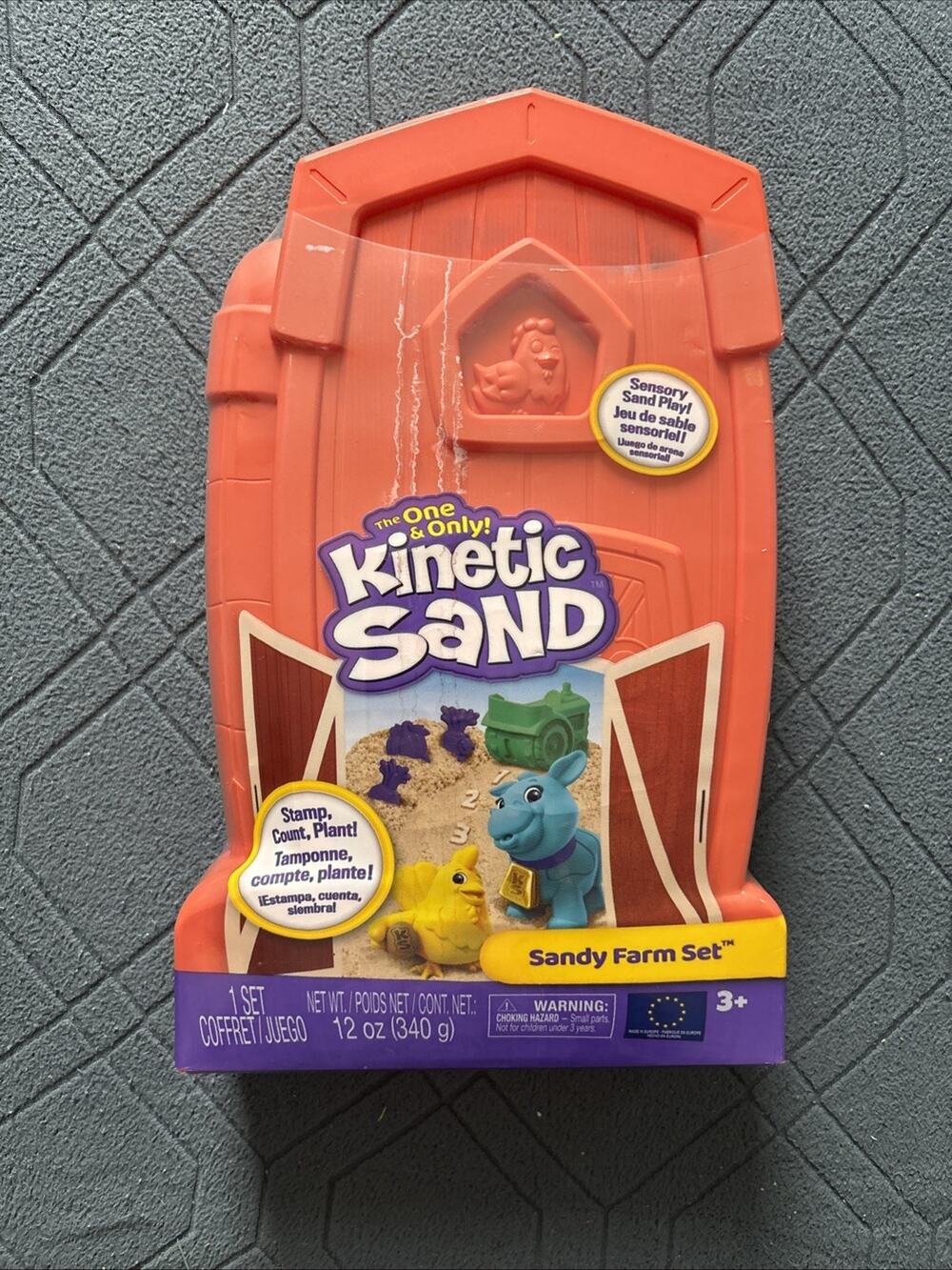Kinetic Sand, Sandy Farm Set with 12oz Play Sand, 6 Tools & Molds, Reusable Barn